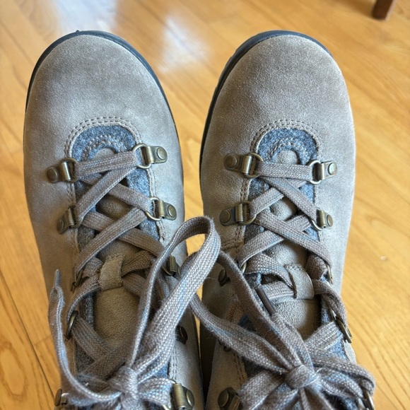 Clarks Collection Boots Khaki Taupe Gray Suede Cushioned Hiking Womens Size 10 - Picture 10 of 11